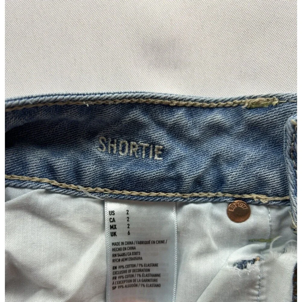 American Eagle Women's Denim Cut Off Raw Hem Denim Jean Shorts sz 2 - Picture 3 of 6